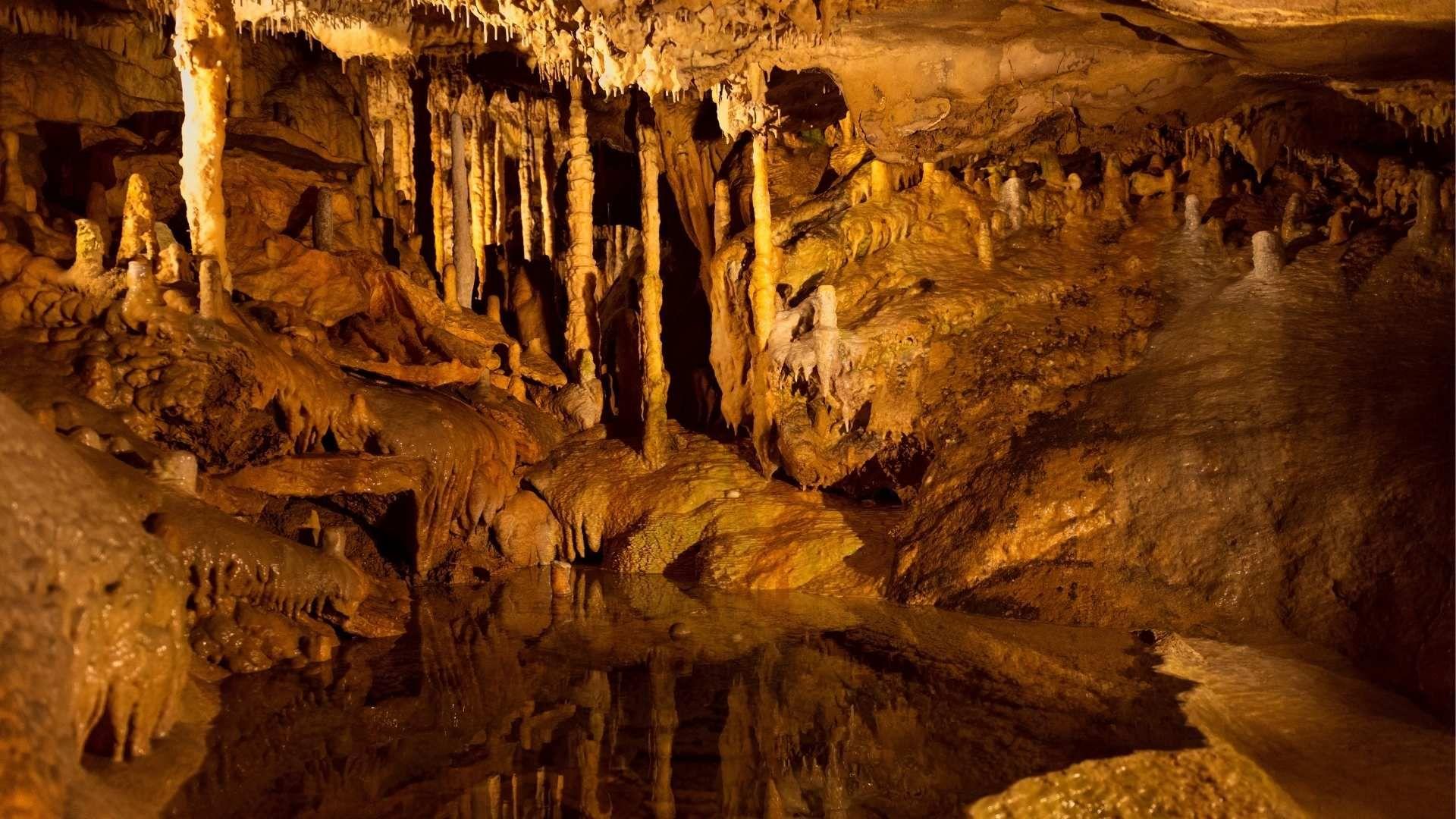 De mooiste grotten in de Belgische Ardennen.